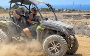 Disfruta conduciendo por los caminos de tierra y arena